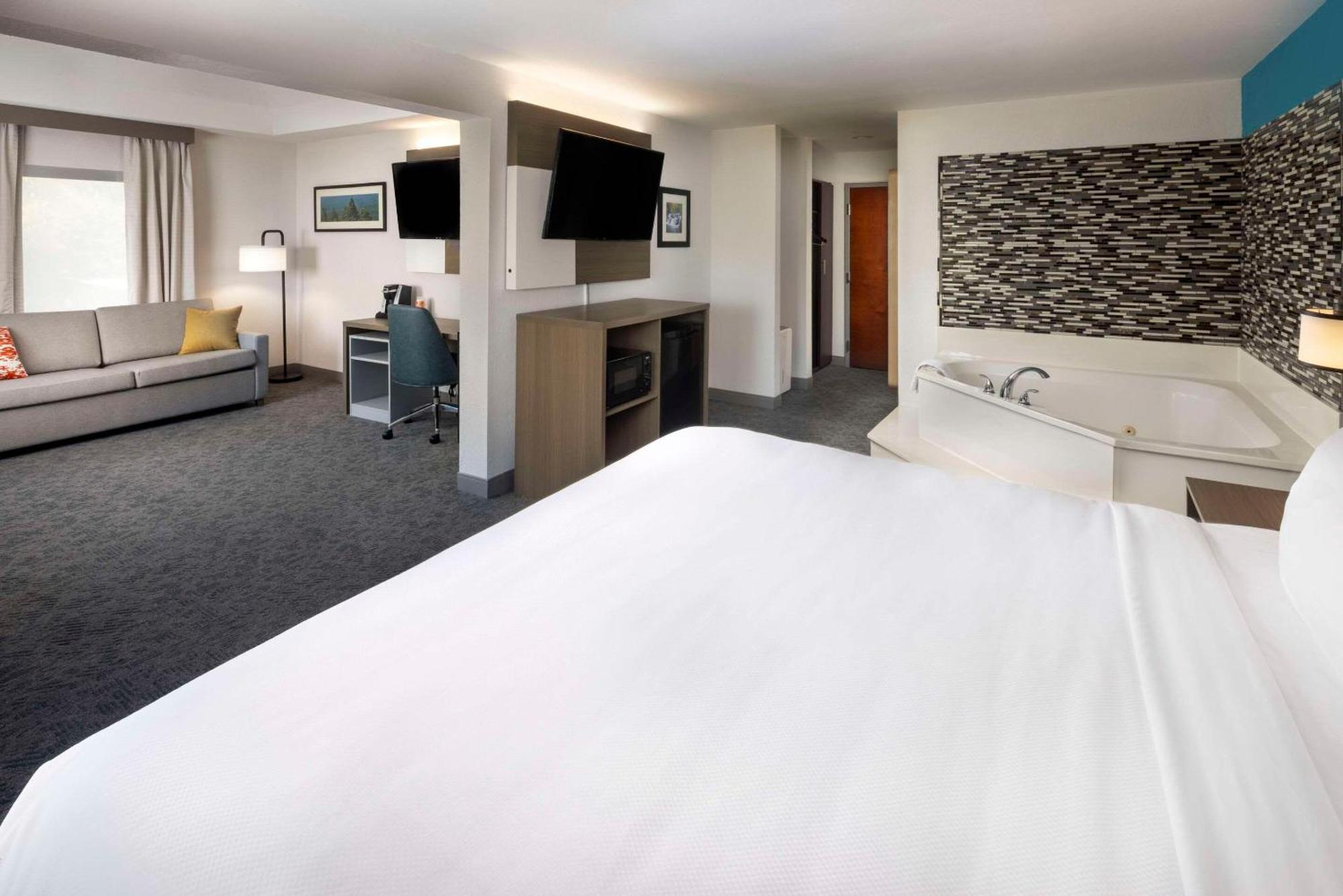 Comfort Inn & Suites Dahlonega University Area Esterno foto
